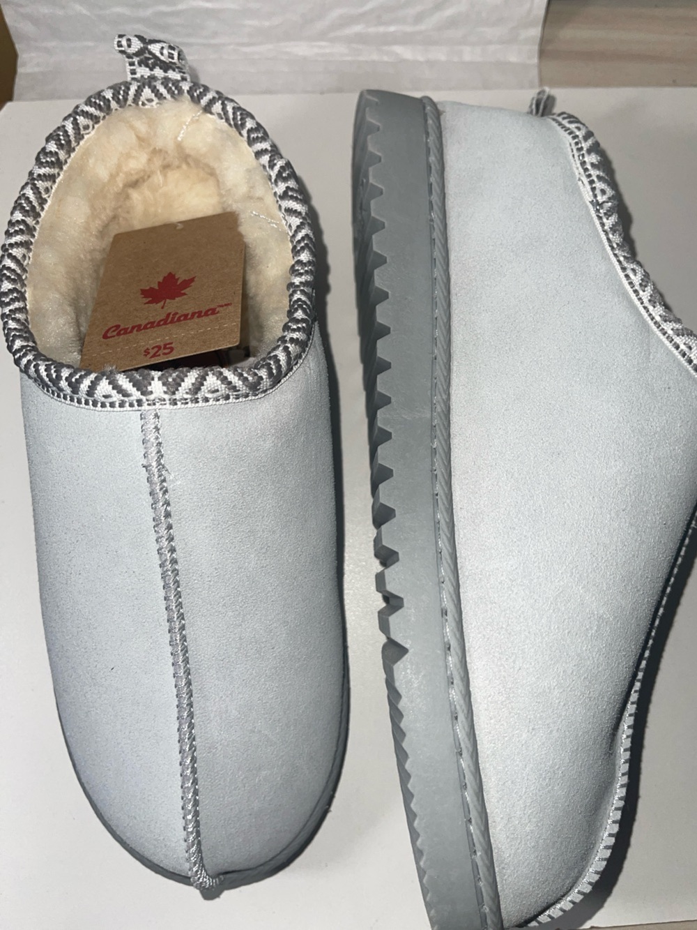 Canadiana Women's Light Gray Fleece-Lined Slippers - Picture 5 of 7